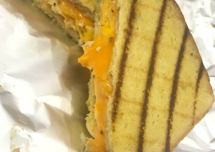 Cheesy egg sandwich