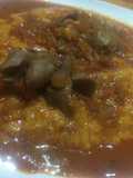 Polenta con estofado de menudos de pollos