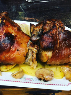 Una foto de Codillos de cerdo al horno