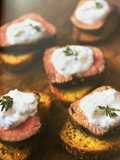 Crostini do manzo con crema di cren