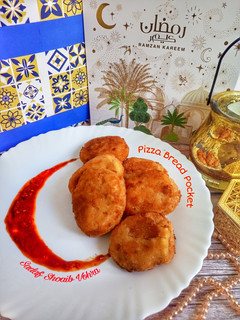 A picture of Pizza bread pockets.