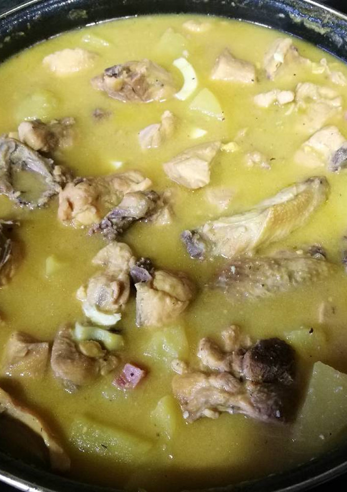 Una foto de Pollo en pepitoria