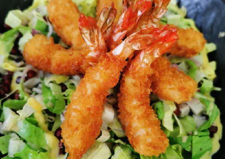 Steps to Prepare Perfect Shrimp tempura with green salad
