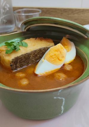 Una foto de Guiso de garbanzos marineros