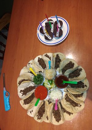 Una foto de Rosca de tacos para cumpleaños