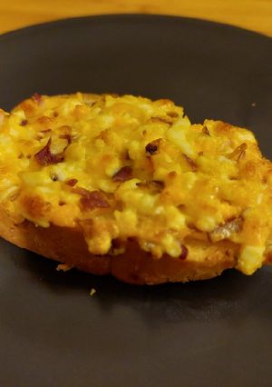 Tojáskrémes melegszendvics recept fotója