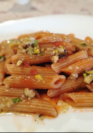 Foto di Penne con Pomodorini, Pesto di Noci e Pistacchio di Bronte