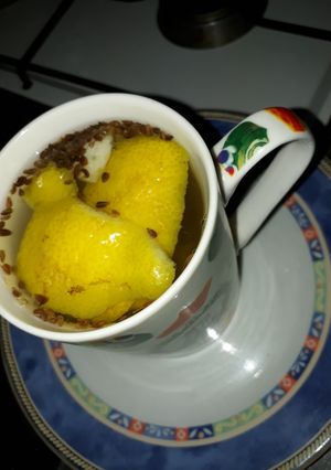 Una foto de Té de limón anís y miel