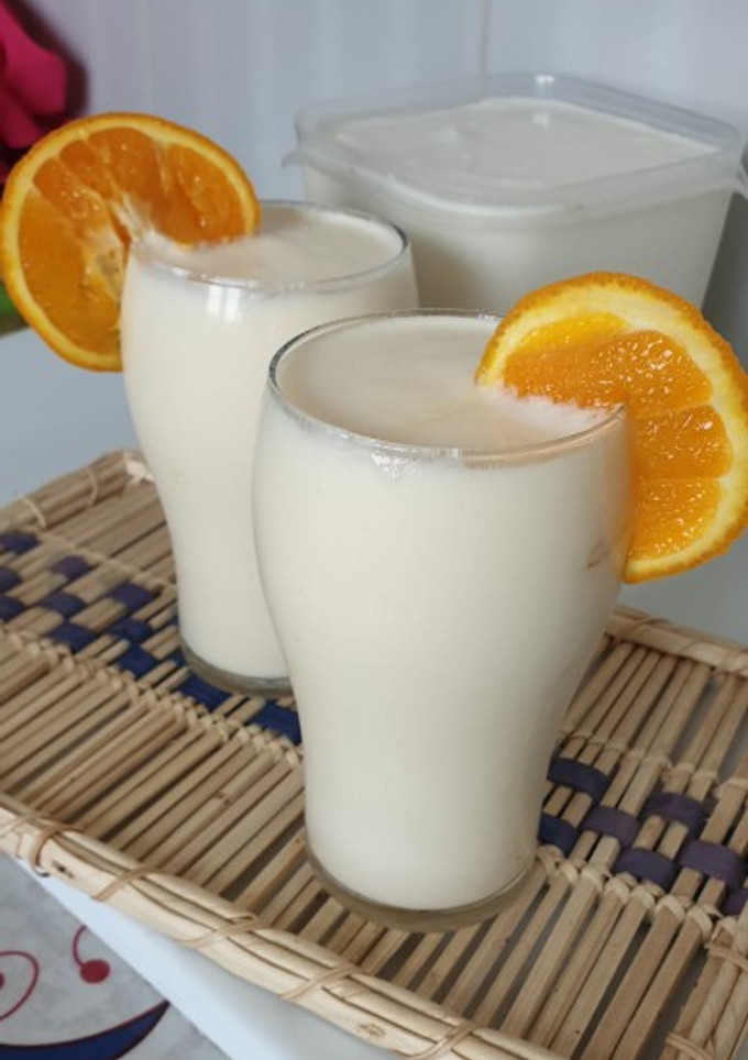 Una foto de Cóctel de yogur casero con piñas y jengibre