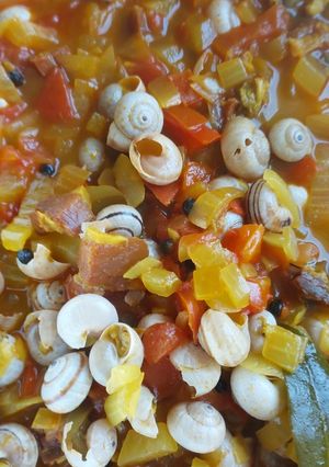 Una foto de Caracoles en salsa