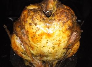 Una foto de Pollo al horno en asadera para aves