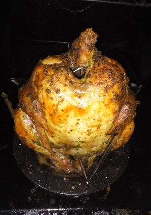 Una foto de Pollo al horno en asadera para aves