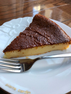 A picture of Easy and tasty lemon cheese cake.