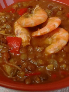 Una foto de Lentejas con langostinos