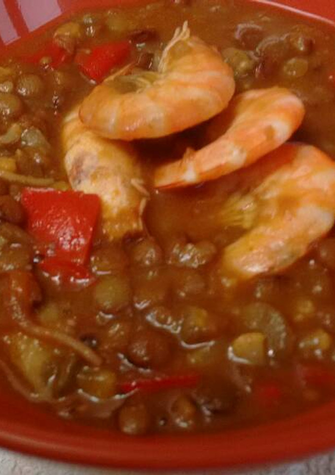 Una foto de Lentejas con langostinos