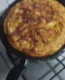 Torta de banano y avena en la estufa