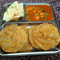 A picture of Puri bhaji.