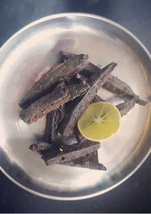 A picture of Stuffed masala bhindi.