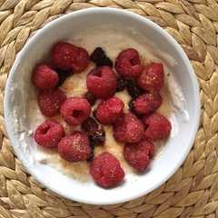 Foto di Dessert allo yogurt e lamponi