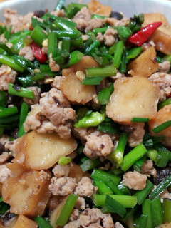 辣炒韭菜花甜不辣 的食譜成品照片