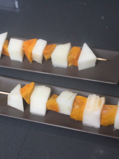 Una foto de Pinchos de boniato y melón
