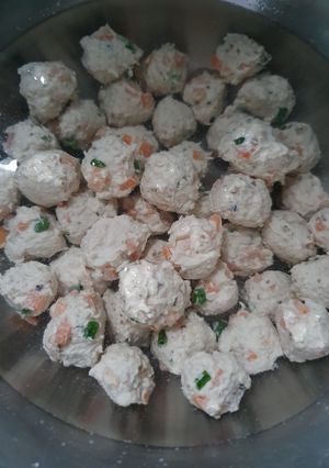รูปของ ลูกชิ้นอกไก่ผสมผัก