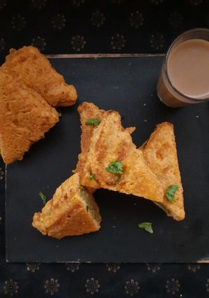 A picture of Bread Pakoda.
