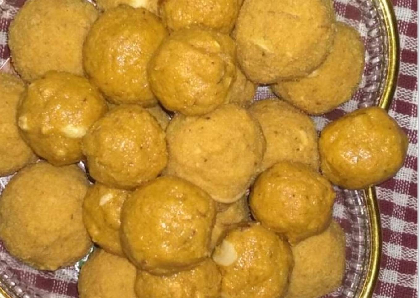 Besan ke ladoo