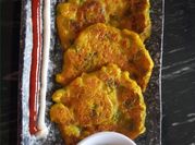A picture of onion tomato rava