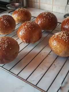 Teljes kiőrlésű hamburgerbuci recept fotója