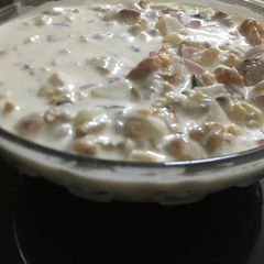 A picture of Dahi bhalay.