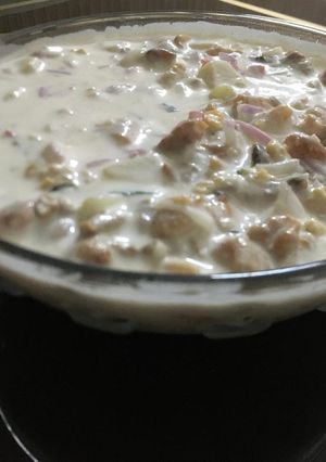 A picture of Dahi bhalay.