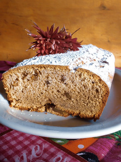 Una foto de Budín de canela, queso crema y nueces