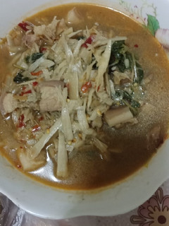 รูปของ แกงหน่อส้มใส่หมู (หน่อไม้ดอง)