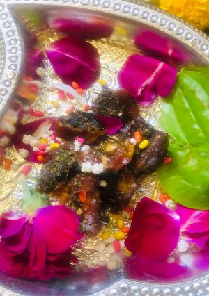 A picture of Pan and date mukhvas.