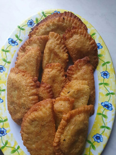 Una foto de Empanadas de plátanos verdes con pollo sin harina