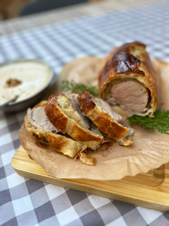 Una foto de Solomillo de cerdo en hojaldre o Wellington con cebolla caramelizada y manzana: Carnes de Navidad