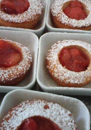 Una foto de Cupcakes con corazon de fresa dietéticos