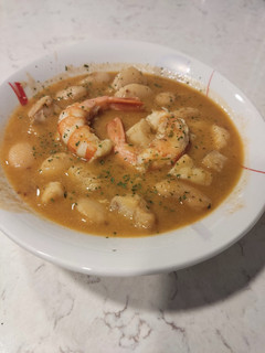 Una foto de Judiones con rape y langostinos