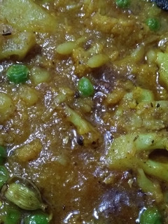 আলু ফুলকপির ডালনা (alu foolkopir dalna recipe in Bengali) রেসিপির প্রধান ছবি