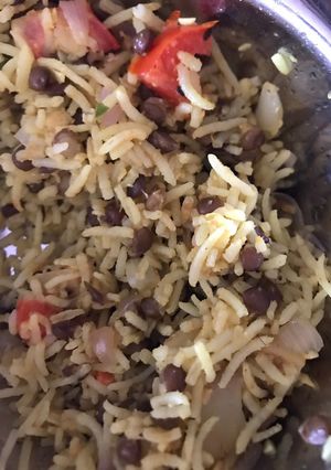 A picture of Whole masoor rice 🍚 🍛.