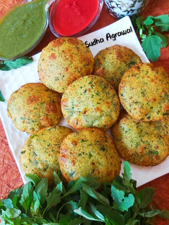 बथुआ मक्का मिक्स खस्ता पूरी(Bathua Makka mix khasta puri recipe in Hindi) रेसिपी मुख्य फोटो