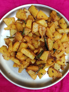 உருளைக்கிழங்கு பொரியல் (urulaikilangu poriyal recipe in Tamil) செய்முறை முக்கிய புகைப்படம்