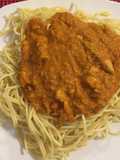 Tallarines con salsa roja de atún