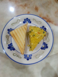 A picture of Sweet potato frittata and toasted bread.