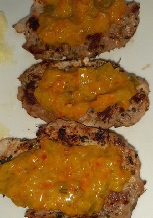 Una foto de Salsa para acompañar con pollo, carre de cerdo, etc.