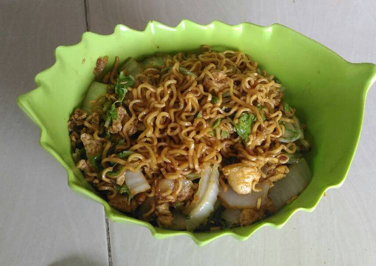 Mie goreng sawi putih praktis