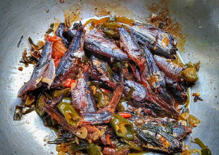 Resep Ikan Asap Manis Pedas Lezat