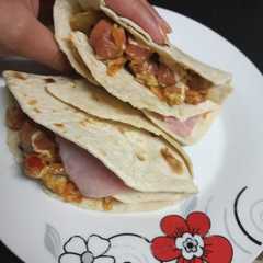 Una foto de Rapiditas caseras rellenas con salchichas