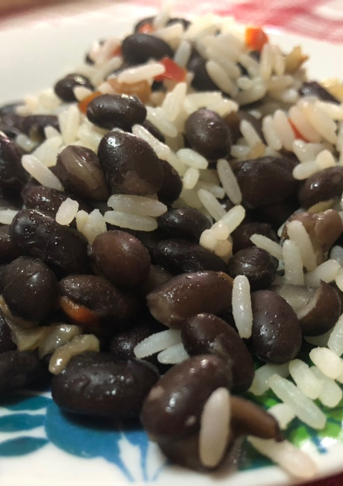 Una foto de Caraotas negras para pabellón